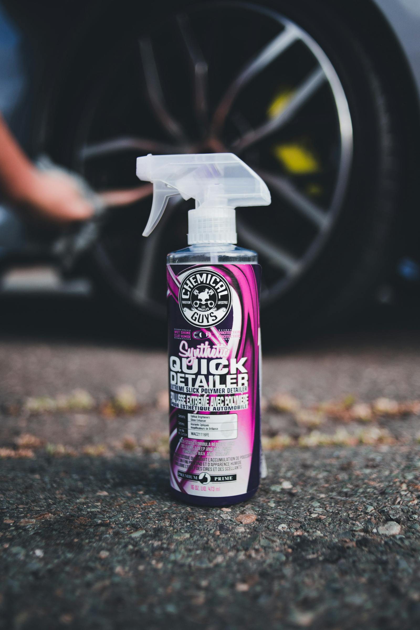 Car polishing and waxing service with premium detailing products