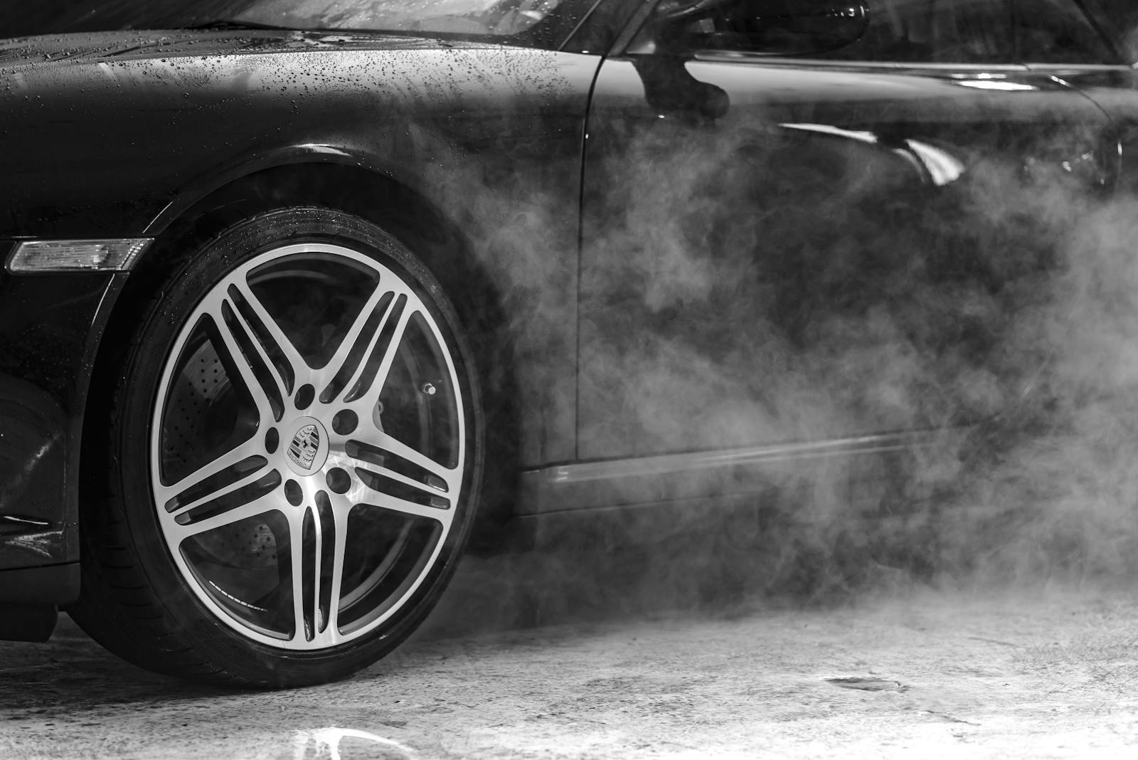 Rim and wheel cleaning with tyre gloss at Ozone Wagonz